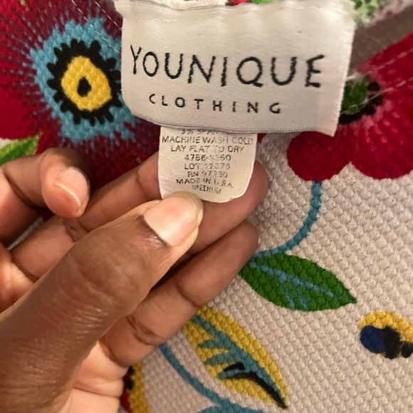 Vintage dress. Stretchy material. Vibrant colors. Size medium. Few stains. - Picture 5 of 5